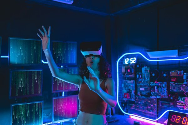 What are the effective methods for creating realistic crowd behaviors in sports stadium simulation games?